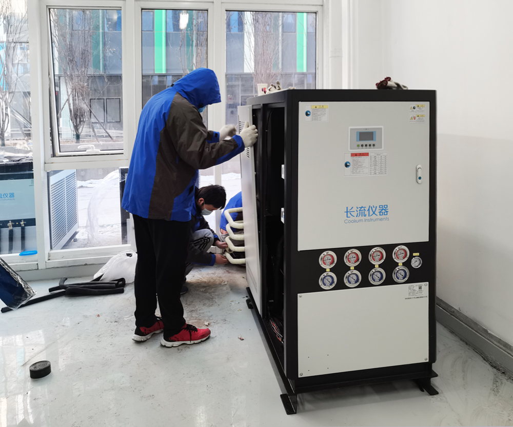 工業(yè)冷水機現(xiàn)場安裝.jpg