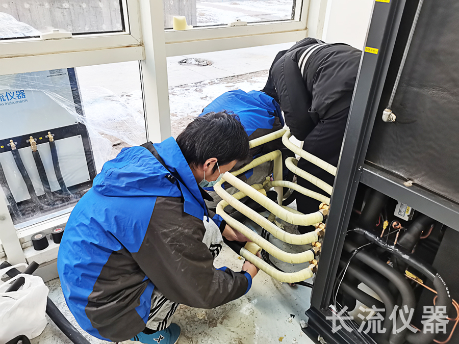 工業(yè)冷水機(jī)管道安裝.jpg